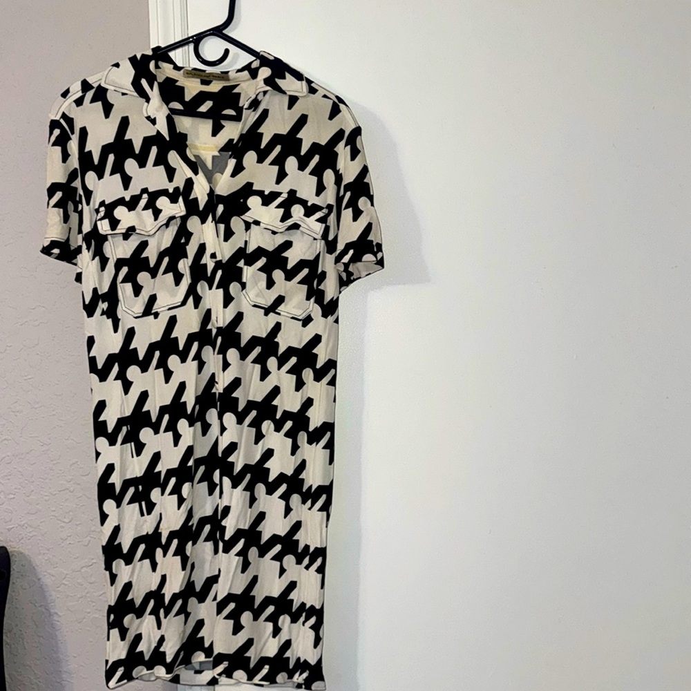 Size 40 Balenciaga Paris Short Dress only worn once. Excellent condition.